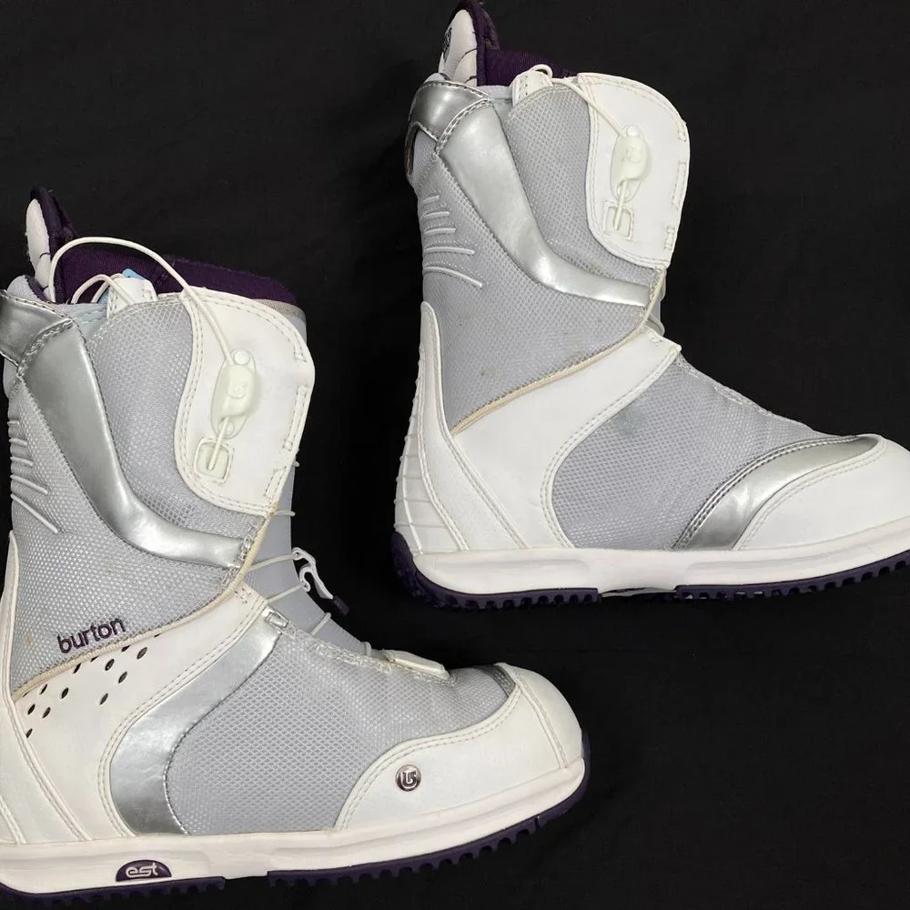 NEW Burton Axel Womens Snowboard Boots!  Silver & White  Size 5  Blemishes